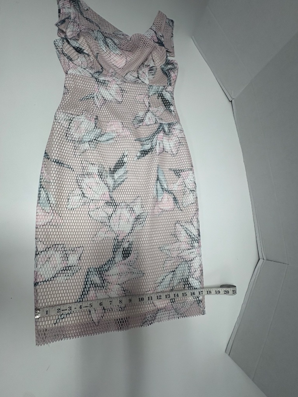 Black Halo Jackie O Floral Dress - Size 6. - Picture 10 of 16